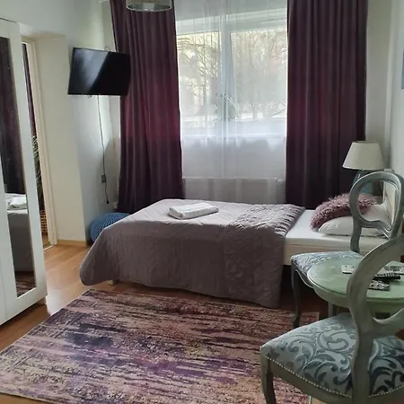 Mira בית אירוח *