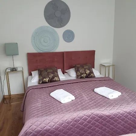 Mira * שצ'קלארסקה פוראובה