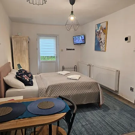 בית אירוח Mira *