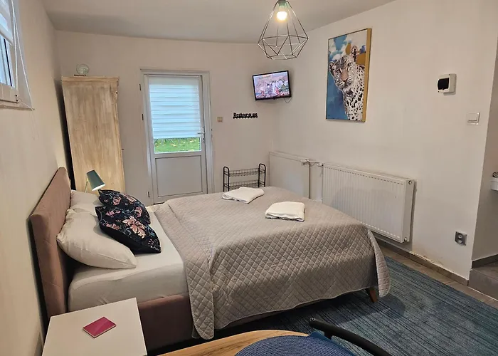 Mira בית אירוח *