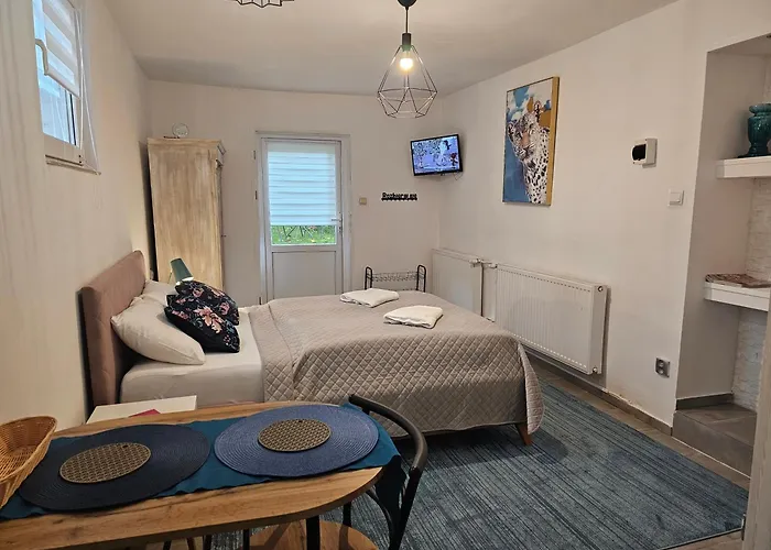 בית אירוח Mira *