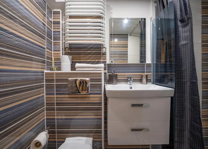 Mira Проживание в семье